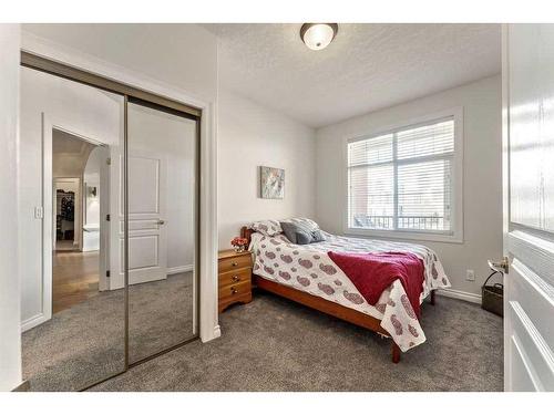 502-59 22 Avenue Sw, Calgary, AB - Indoor Photo Showing Bedroom