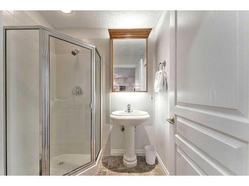 502-59 22 Avenue Sw, Calgary, AB - Indoor Photo Showing Bathroom