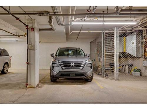 2307-10221 Tuscany Boulevard Nw, Calgary, AB - Indoor Photo Showing Garage