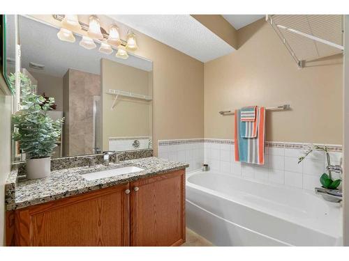 192 Eversyde Way Sw, Calgary, AB - Indoor Photo Showing Bathroom