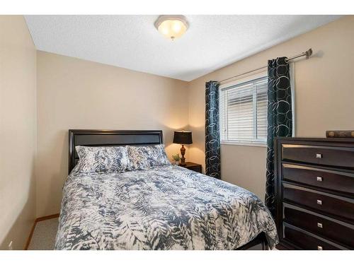 192 Eversyde Way Sw, Calgary, AB - Indoor Photo Showing Bedroom