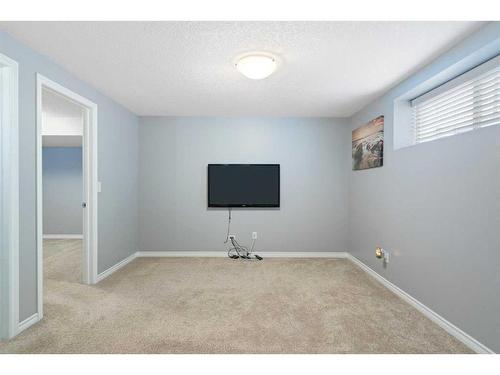 192 Eversyde Way Sw, Calgary, AB - Indoor Photo Showing Other Room