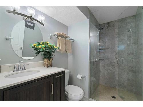 192 Eversyde Way Sw, Calgary, AB - Indoor Photo Showing Bathroom