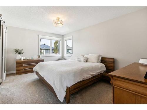 573 Douglas Woods Mews Se, Calgary, AB - Indoor Photo Showing Bedroom