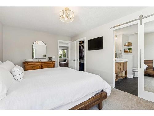 573 Douglas Woods Mews Se, Calgary, AB - Indoor Photo Showing Bedroom