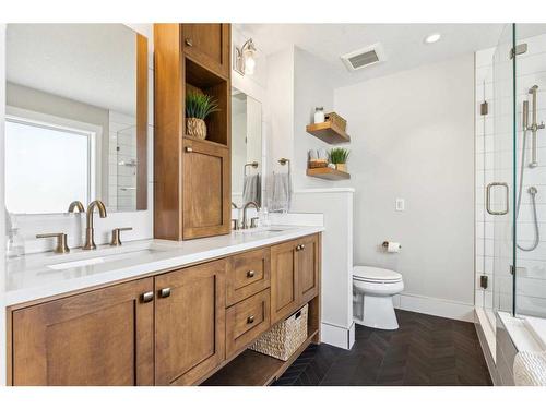 573 Douglas Woods Mews Se, Calgary, AB - Indoor Photo Showing Bathroom