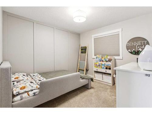 573 Douglas Woods Mews Se, Calgary, AB - Indoor Photo Showing Bedroom