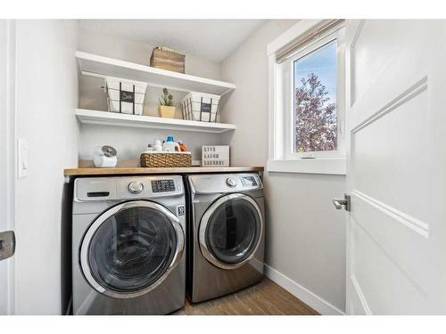 573 Douglas Woods Mews Se, Calgary, AB - Indoor Photo Showing Laundry Room