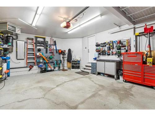 573 Douglas Woods Mews Se, Calgary, AB - Indoor Photo Showing Garage