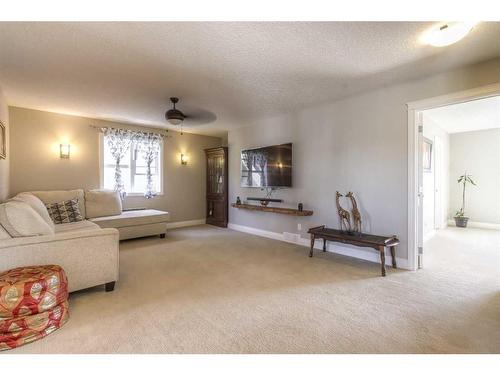 13 Marquis View Se, Calgary, AB - Indoor Photo Showing Living Room