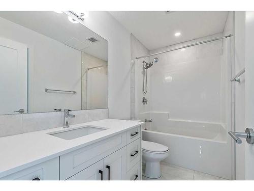 108-25 Walgrove Walk Se, Calgary, AB - Indoor Photo Showing Bathroom