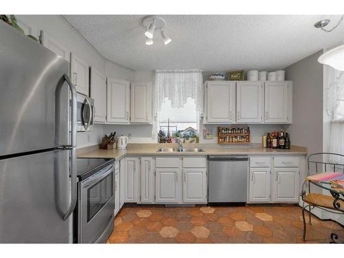 403-1001 14 Avenue Sw, Calgary, AB - Indoor Photo Showing Kitchen With Stainless Steel Kitchen With Double Sink