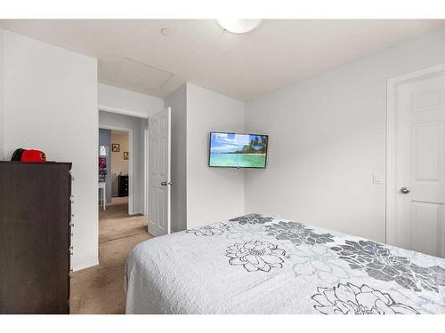 12 Mackenzie Way, Carstairs, AB - Indoor Photo Showing Bedroom