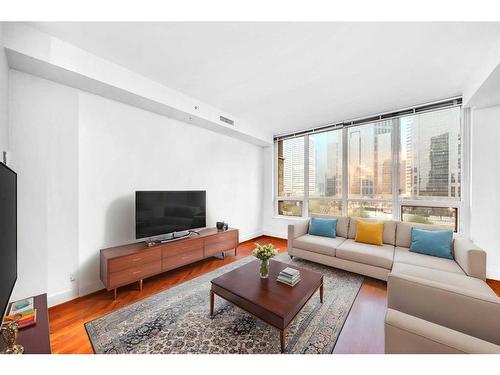 538-222 Riverfront Avenue Sw, Calgary, AB - Indoor Photo Showing Living Room