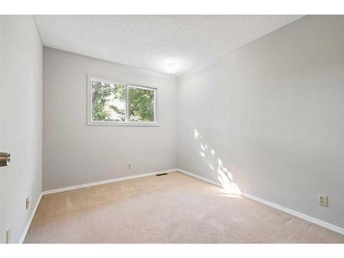 214-15403 Deer Run Drive Se, Calgary, AB - Indoor Photo Showing Other Room