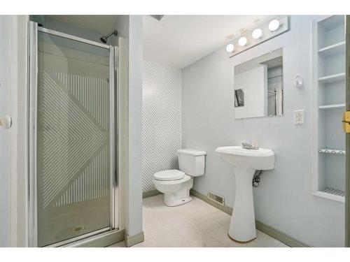 214-15403 Deer Run Drive Se, Calgary, AB - Indoor Photo Showing Bathroom