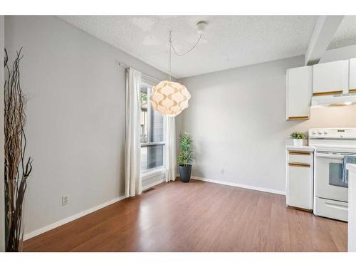 214-15403 Deer Run Drive Se, Calgary, AB - Indoor Photo Showing Kitchen