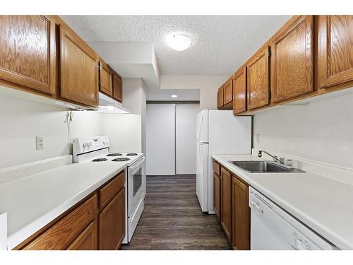 1003-9800 Horton Road Sw, Calgary, AB - Indoor Photo Showing Kitchen