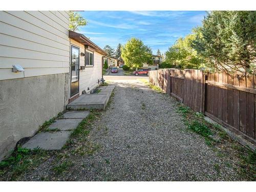 20 Bernard Way Nw, Calgary, AB - Outdoor