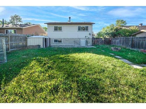 20 Bernard Way Nw, Calgary, AB - Outdoor With Backyard