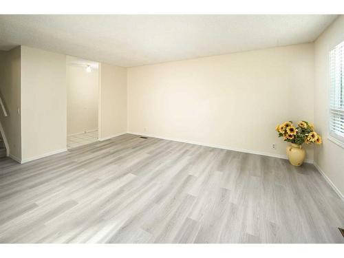 20 Bernard Way Nw, Calgary, AB - Indoor Photo Showing Other Room