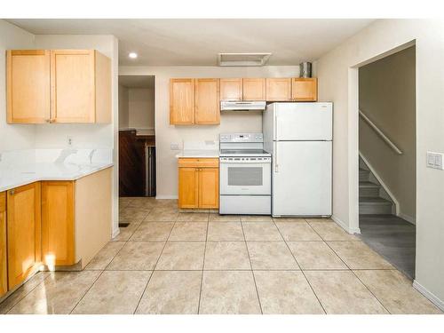 20 Bernard Way Nw, Calgary, AB - Indoor Photo Showing Kitchen