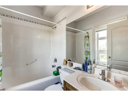 359-333 Riverfront Avenue Se, Calgary, AB - Indoor Photo Showing Bathroom