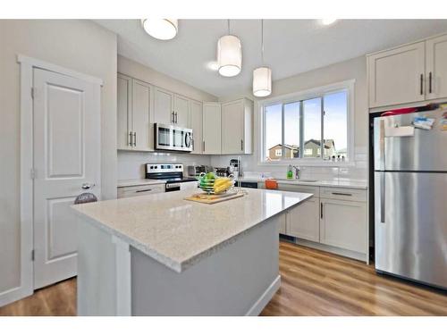 456 Belmont Avenue Sw, Calgary, AB - Indoor Photo Showing Kitchen With Stainless Steel Kitchen With Upgraded Kitchen