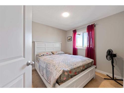 456 Belmont Avenue Sw, Calgary, AB - Indoor Photo Showing Bedroom