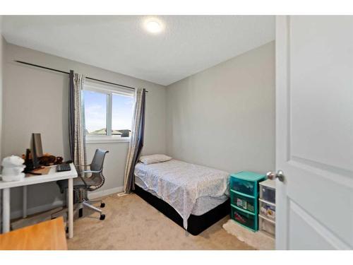 456 Belmont Avenue Sw, Calgary, AB - Indoor Photo Showing Bedroom