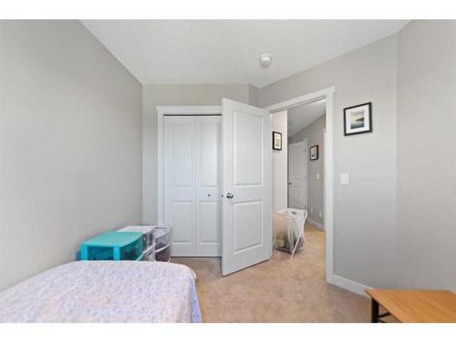 456 Belmont Avenue Sw, Calgary, AB - Indoor Photo Showing Bedroom