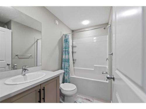 456 Belmont Avenue Sw, Calgary, AB - Indoor Photo Showing Bathroom