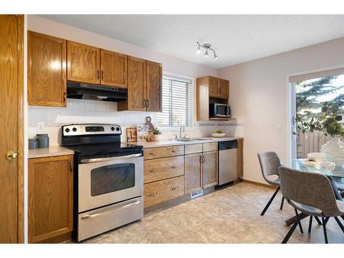 193 Citadel Circle Nw, Calgary, AB - Indoor Photo Showing Kitchen