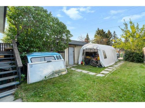 895 Pinecliff Drive Ne, Calgary, AB - Outdoor