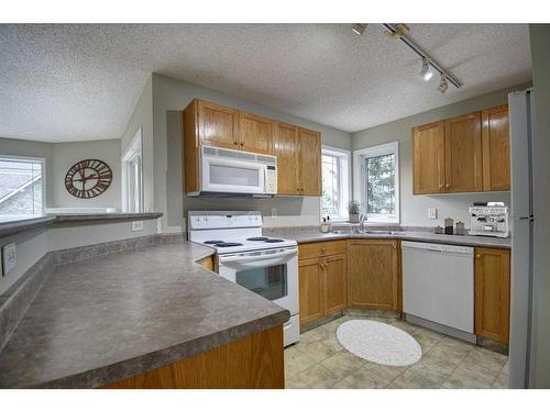 2202-2000 Millrise Point Sw, Calgary, AB - Indoor Photo Showing Kitchen