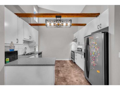 91 Emberdale Way Se, Airdrie, AB - Indoor Photo Showing Kitchen