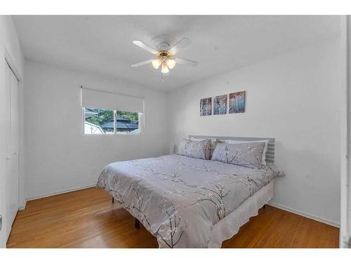 1939 Matheson Drive Ne, Calgary, AB - Indoor Photo Showing Bedroom