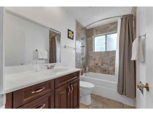 1939 Matheson Drive Ne, Calgary, AB - Indoor Photo Showing Bathroom