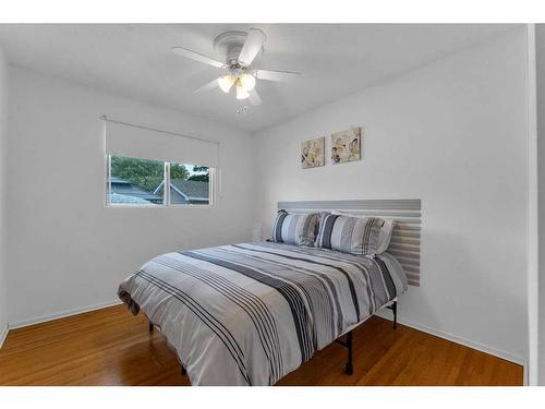 1939 Matheson Drive Ne, Calgary, AB - Indoor Photo Showing Bedroom