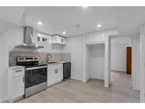 1939 Matheson Drive Ne, Calgary, AB - Indoor Photo Showing Kitchen With Upgraded Kitchen