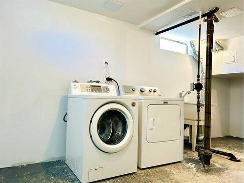 1939 Matheson Drive Ne, Calgary, AB - Indoor Photo Showing Laundry Room