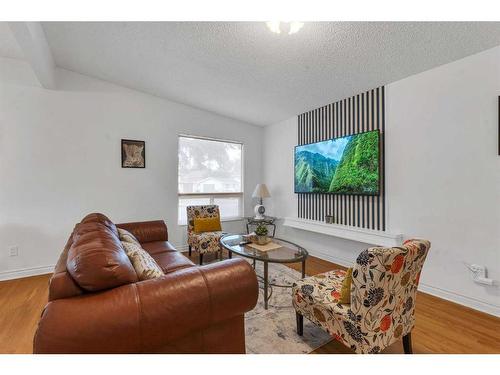 1939 Matheson Drive Ne, Calgary, AB - Indoor Photo Showing Living Room