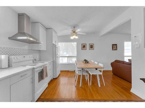 1939 Matheson Drive Ne, Calgary, AB - Indoor Photo Showing Kitchen