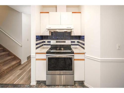 1235 Sandpiper Road Nw, Calgary, AB - Indoor Photo Showing Kitchen