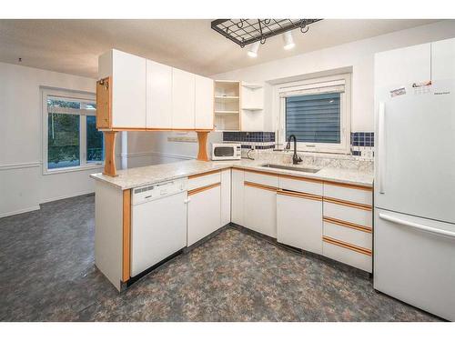 1235 Sandpiper Road Nw, Calgary, AB - Indoor Photo Showing Kitchen