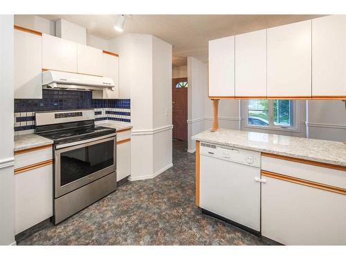 1235 Sandpiper Road Nw, Calgary, AB - Indoor Photo Showing Kitchen