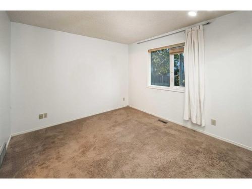 1235 Sandpiper Road Nw, Calgary, AB - Indoor Photo Showing Other Room