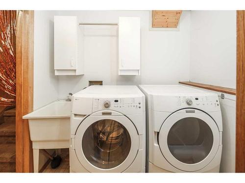 1235 Sandpiper Road Nw, Calgary, AB - Indoor Photo Showing Laundry Room