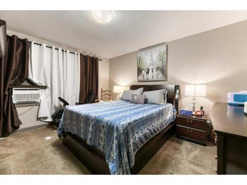 89 Redstone Plaza Ne, Calgary, AB - Indoor Photo Showing Bedroom