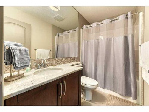 89 Redstone Plaza Ne, Calgary, AB - Indoor Photo Showing Bathroom